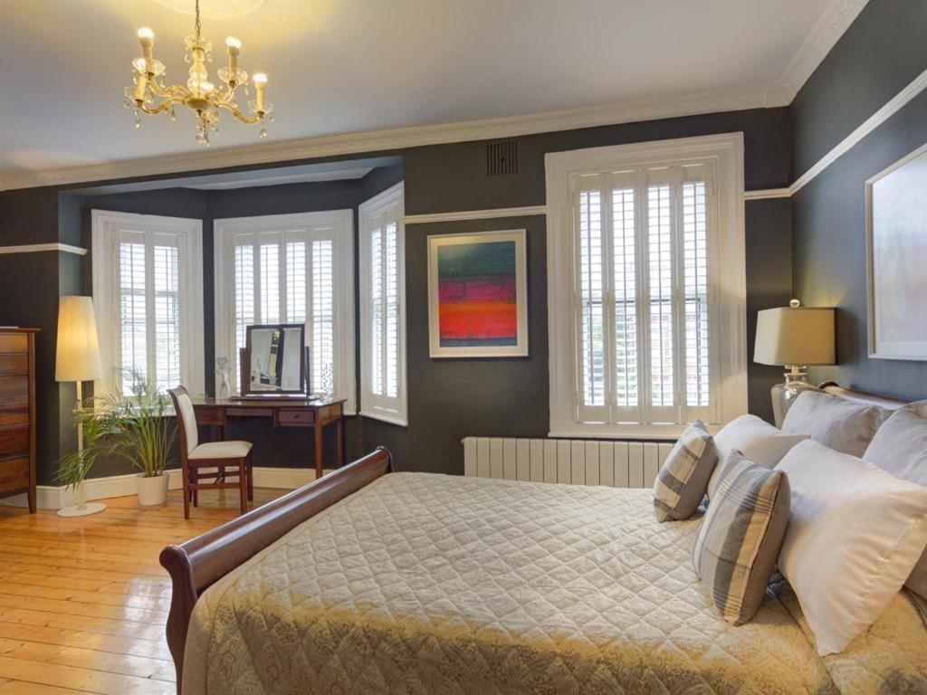 Bed & Breakfast Avoca House